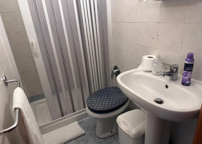 Holidays Hostel *