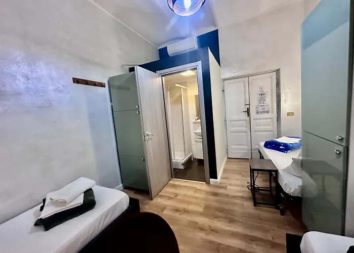 Holidays Hostel *
